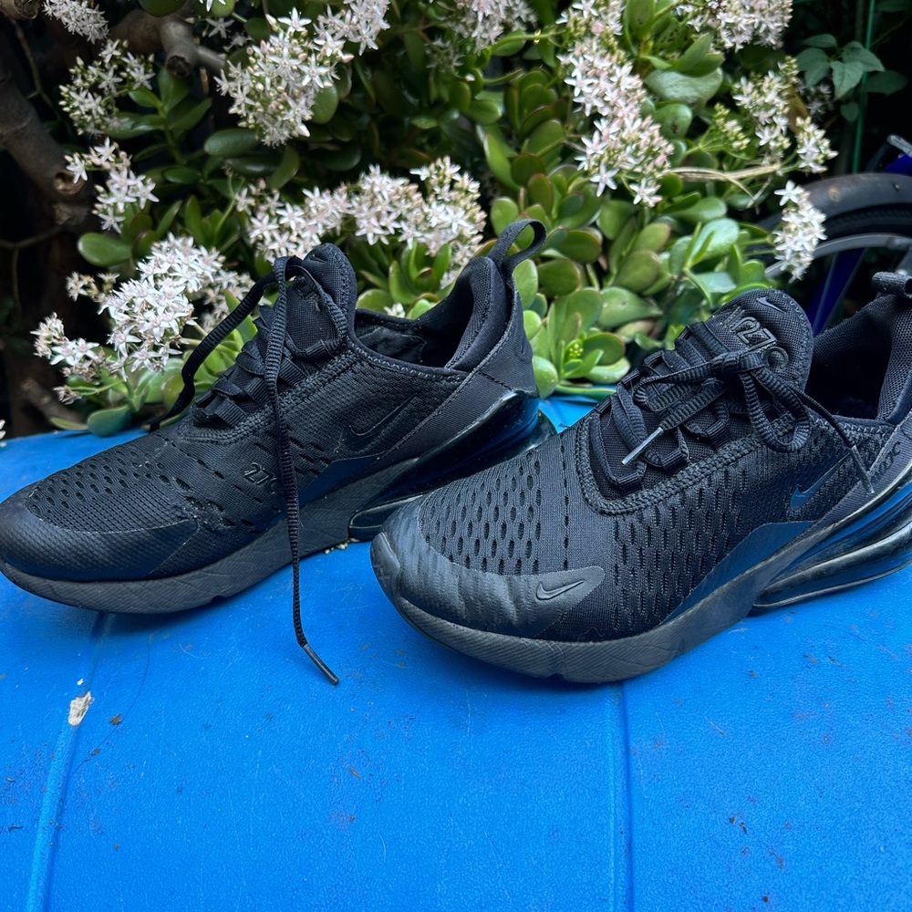 Nike Men's Black and Gray Athletic Shoes